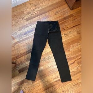 Theory men’s wool pants in green. Worn once. Size 32.